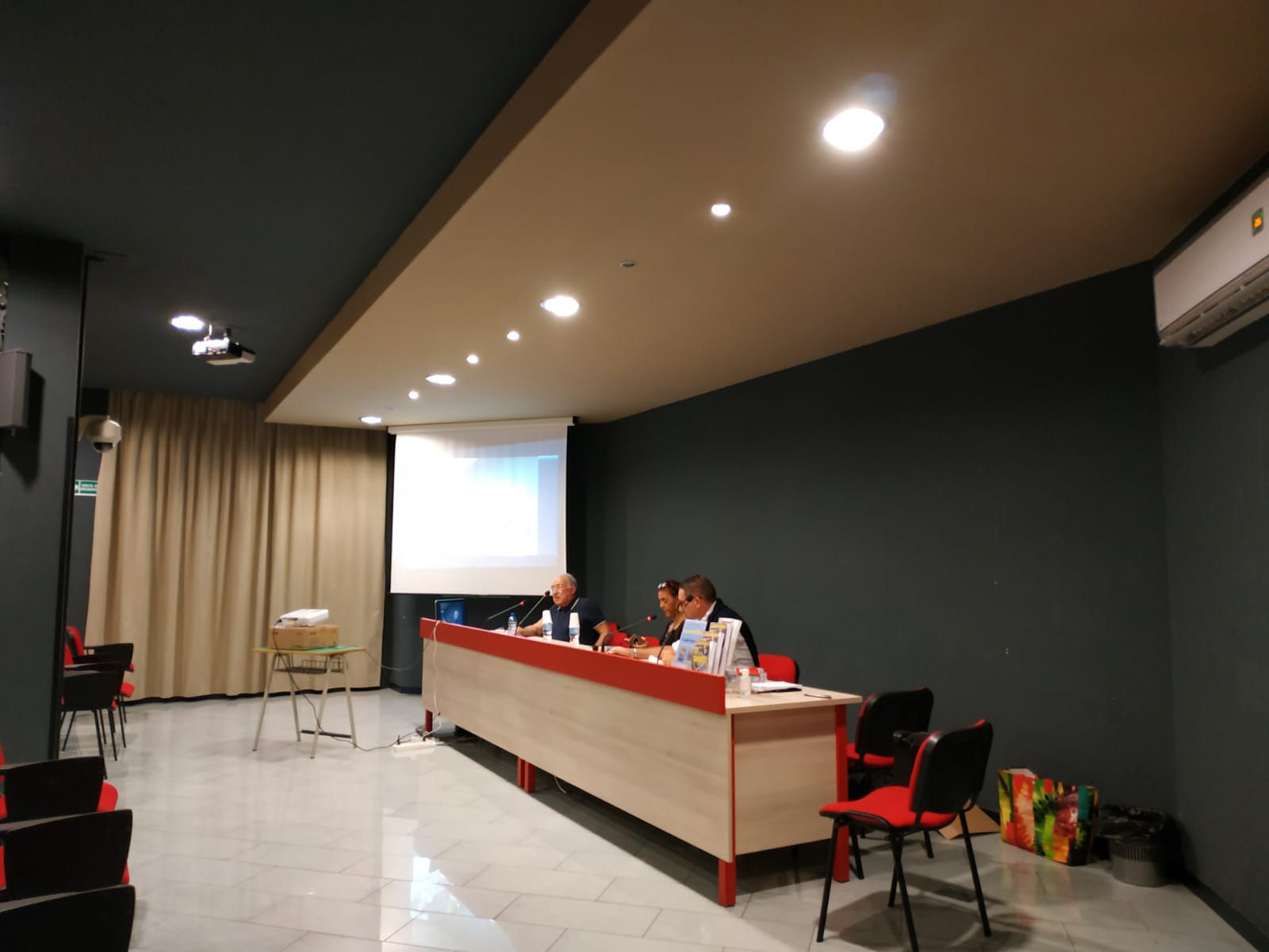 sala convegni di Centobuchi in occasione della presentazione del libro di Piero Paniccia